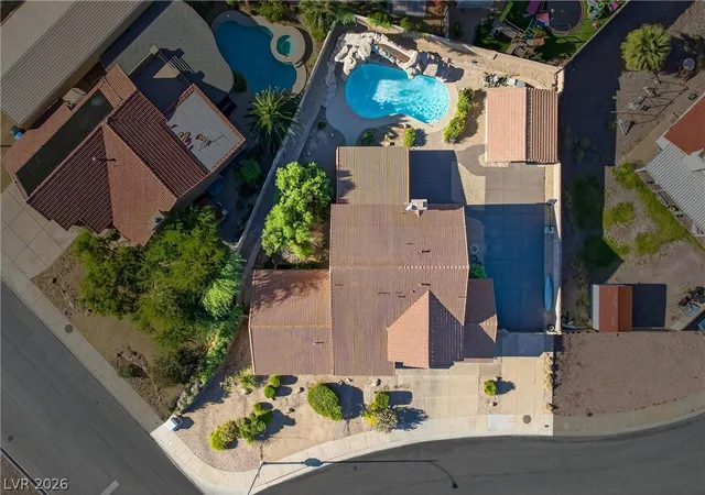 Photo 4 of Sale Pending at 301 W Country Clb Dr, Henderson, NV 89015 | MLS# 2804913 | Listing updated on 2026-08-23