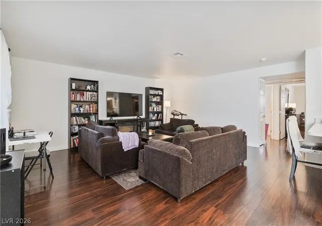 Listing Photo 5 - Condo for sale in building located at 8410 Eldora Ave, Las Vegas, NV 89117 - Unit #2011