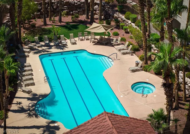 Listing Photo 2 - Condo for sale in building located at 2305 W Horizon Ridge Pkwy, Henderson, NV 89052 - Unit #2524