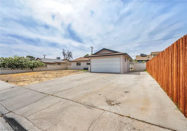 Photo 3 of Single family home for sale at 913 De Met Dr, Las Vegas, NV 89119 | MLS# 2805449 | Listing updated on 2026-08-03