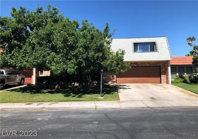Photo 4 of Townhouse for sale at 3797 Monument St, Las Vegas, NV 89121 | MLS# 2805355 | Listing updated on 2026-08-03