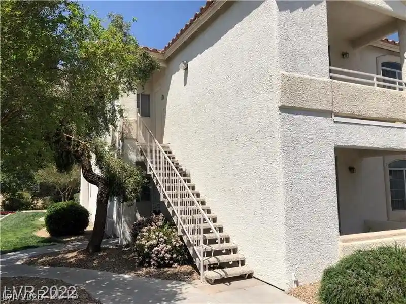 Listing Photo 2 - Condo for sale in 75 N Valle Verde Dr located at 75 N Valle Verde Dr, Henderson, NV 89074 - Unit #2121