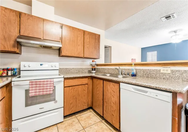 Listing Photo 4 - Condo for sale in building located at 4708 Krissylouise Wy, Las Vegas, NV 89121