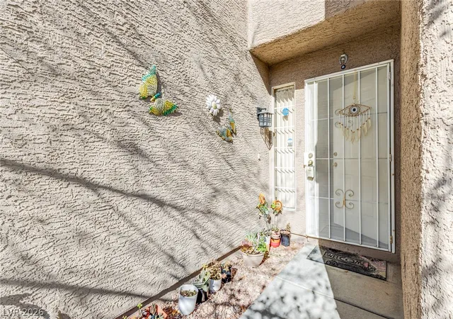 Photo 3 of Townhouse for sale at 9346 Horizon Vista Ln, Las Vegas, NV 89117 | MLS# 2805934 | Listing updated on 2026-08-17