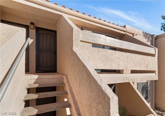 Listing Photo 3 - Condo for sale in building located at 3830 Desert Marina Dr, Laughlin, NV 89029 - Unit #176