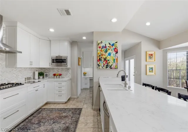 Photo 4 of Townhouse for sale at 219 N Cimarron Rd, Las Vegas, NV 89145 | MLS# 2806790 | Listing updated on 2026-08-12