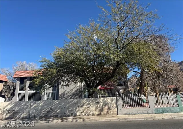 Listing Photo 1 - Condo for sale in building located at 2185 Exeter Dr, Las Vegas, NV 89156 - Unit #