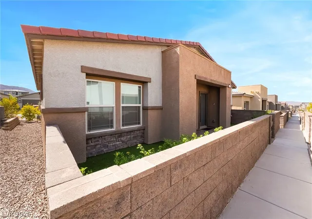 Photo 4 of Single family home for sale at 336 Aravalli Crst St, Henderson, NV 89015 | MLS# 2807407 | Listing updated on 2026-08-15