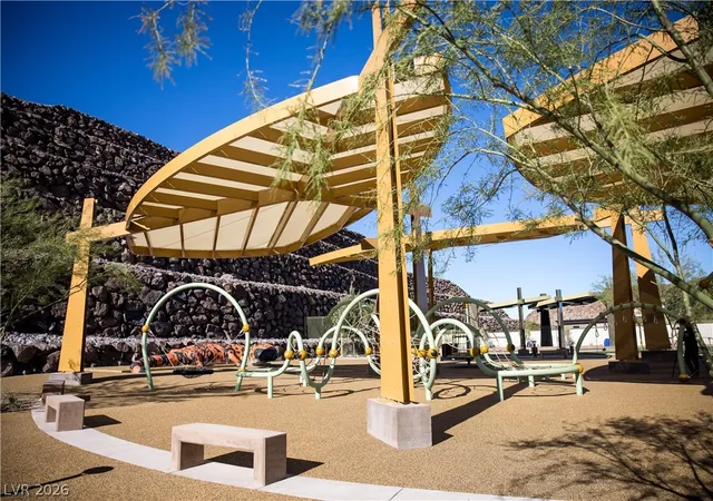 Photo 7 of Sale Pending at 2 Vista Crescent Ct, Henderson, NV 89012 | MLS# 2807841 | Listing updated on 2026-08-11