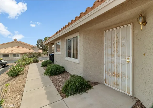 Photo 3 of Townhouse for sale at 2250 Camel Mesa Dr, Laughlin, NV 89029 | MLS# 2808078 | Listing updated on 2026-08-12