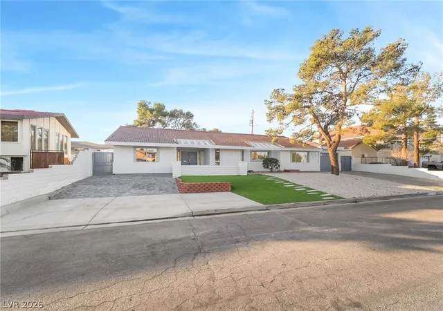 Photo 3 of Single family home for sale at 611 E Fairway Rd, Henderson, NV 89015 | MLS# 2807329 | Listing updated on 2026-08-14