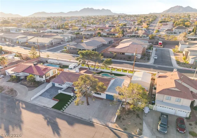 Photo 4 of Single family home for sale at 611 E Fairway Rd, Henderson, NV 89015 | MLS# 2807329 | Listing updated on 2026-08-14