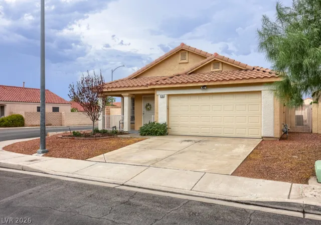 Photo 3 of Single family home for sale at 976 Skyforest Dr, Henderson, NV 89011 | MLS# 2808094 | Listing updated on 2026-08-14