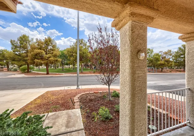 Photo 4 of Single family home for sale at 976 Skyforest Dr, Henderson, NV 89011 | MLS# 2808094 | Listing updated on 2026-08-14
