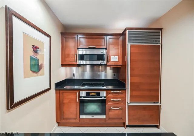 Listing Photo 4 - Condo for sale in building located at 145 Harmon Ave, Las Vegas, NV 89109 - Unit #1021