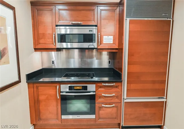 Listing Photo 5 - Condo for sale in building located at 145 Harmon Ave, Las Vegas, NV 89109 - Unit #1021