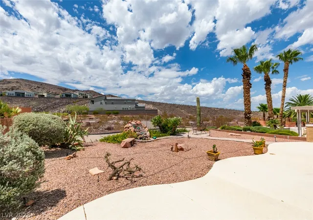 Photo 3 of Sale Pending at 2087 King Mesa Dr, Henderson, NV 89012 | MLS# 2809529 | Listing updated on 2026-09-26