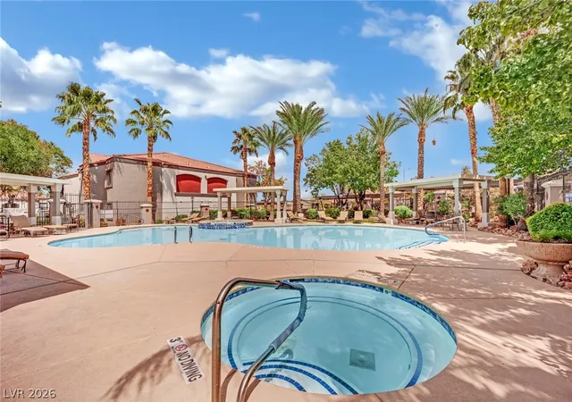 Listing Photo 2 - Condo for sale in building located at 950 Seven Hls Dr, Henderson, NV 89052 - Unit #313