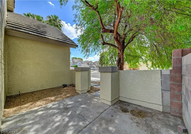 Photo 3 of Sale Pending at 386 El Pico Dr, Henderson, NV 89014 | MLS# 2811493 | Listing updated on 2026-09-01