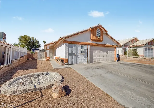 Photo 2 of Sale Pending at 6352 Gold Canyon Dr, Las Vegas, NV 89156 | MLS# 2811325 | Listing updated on 2026-08-28
