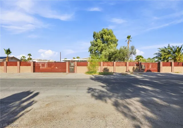 Photo 1 of Single family home for sale at 2940 S Bronco St, Las Vegas, NV 89146 | MLS# 2811578 | Listing updated on 2026-08-26