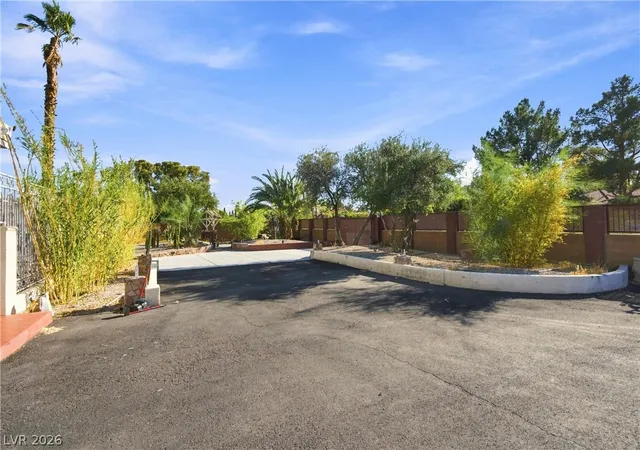 Photo 3 of Single family home for sale at 2940 S Bronco St, Las Vegas, NV 89146 | MLS# 2811578 | Listing updated on 2026-08-26