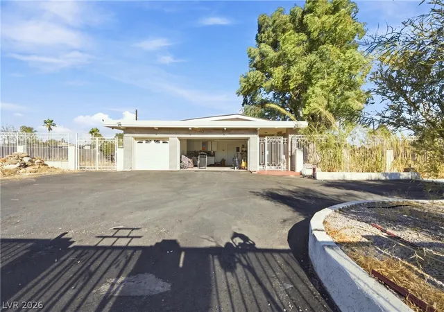 Photo 4 of Single family home for sale at 2940 S Bronco St, Las Vegas, NV 89146 | MLS# 2811578 | Listing updated on 2026-08-26
