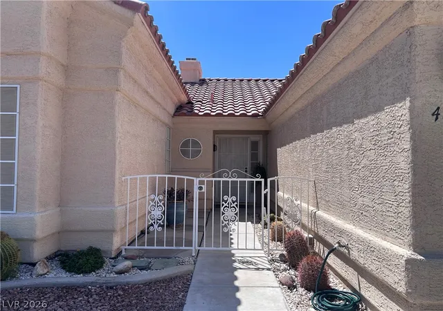 Photo 3 of Sale Pending at 4805 Crimson Glory Ln, Las Vegas, NV 89130 | MLS# 2812072 | Listing updated on 2026-08-28