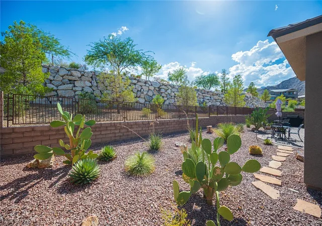 5th image of 11113 Black Fire Opal Dr, Las Vegas, NV 89138 | MLS# 2811275