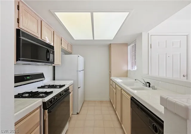 Listing Photo 5 - Condo for sale in building located at 1908 Rio Cyn Ct, Las Vegas, NV 89128 - Unit #206