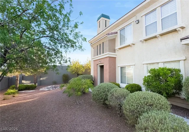 Listing Photo 2 - Condo for sale in building located at 10809 Gdn Mist Dr, Las Vegas, NV 89135 - Unit #1074