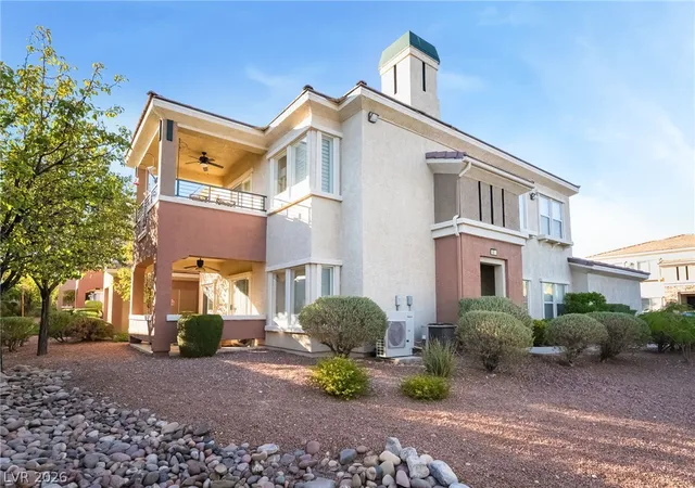 Listing Photo 3 - Condo for sale in building located at 10809 Gdn Mist Dr, Las Vegas, NV 89135 - Unit #1074