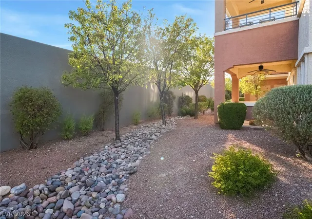 Listing Photo 4 - Condo for sale in building located at 10809 Gdn Mist Dr, Las Vegas, NV 89135 - Unit #1074