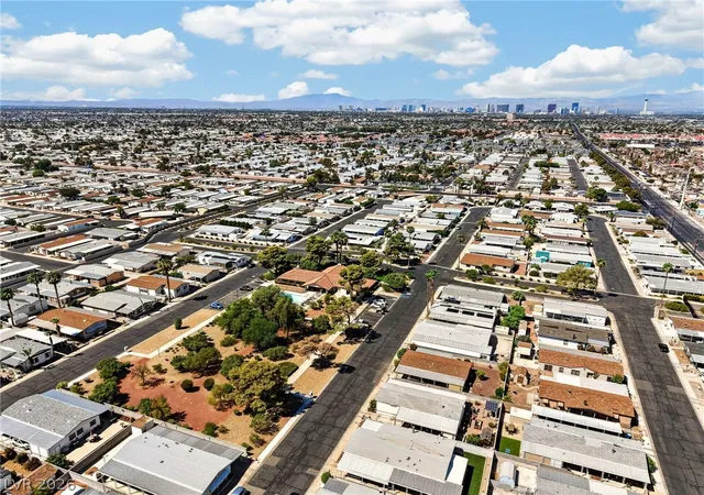 Photo 52 of Manufactured home for sale at 5525 Tres Piedras Rd, Las Vegas, NV 89122 | MLS# 2812994 | Listing updated on 2026-08-28