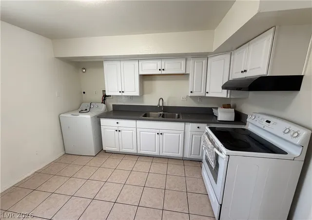Photo 4 of House for sale at 425 E Merlayne Dr, Henderson, NV 89011 | MLS# 2810758 | Listing updated on 2026-08-30
