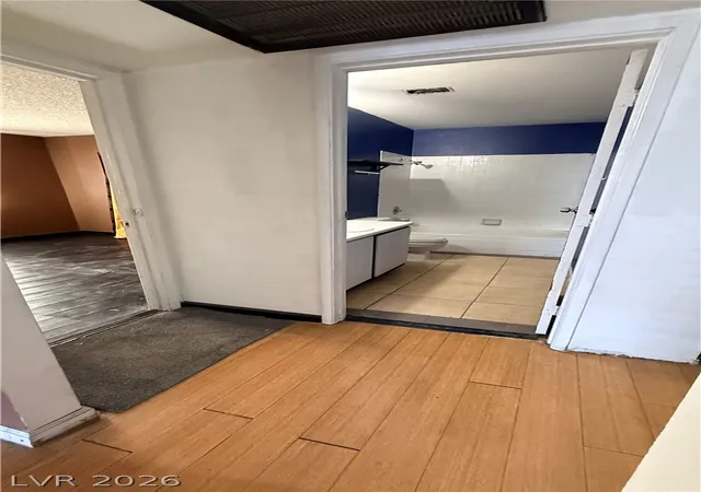 Listing Photo 4 - Condo for sale in building located at 5161 Pioneer Ave, Las Vegas, NV 89146 - Unit #202