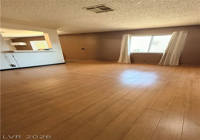 Listing Photo 5 - Condo for sale in building located at 5161 Pioneer Ave, Las Vegas, NV 89146 - Unit #202