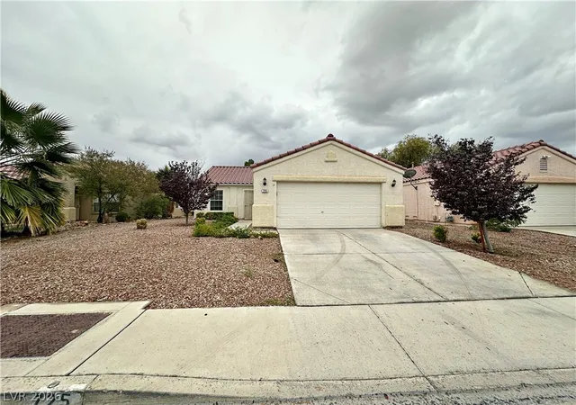 Photo 2 of Single family home for sale at 725 Hitchen Post Dr, Henderson, NV 89011 | MLS# 2813748 | Listing updated on 2026-09-01