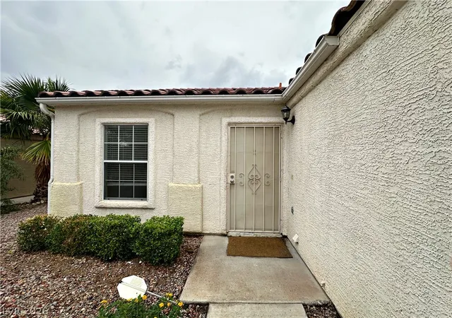 Photo 3 of Single family home for sale at 725 Hitchen Post Dr, Henderson, NV 89011 | MLS# 2813748 | Listing updated on 2026-09-01