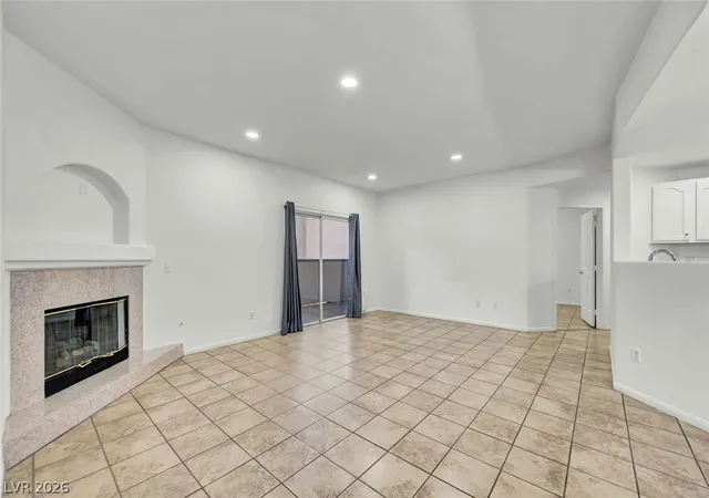 Listing Photo 5 - Condo for sale in building located at 2050 W Warm Springs Rd, Henderson, NV 89014 - Unit #2812