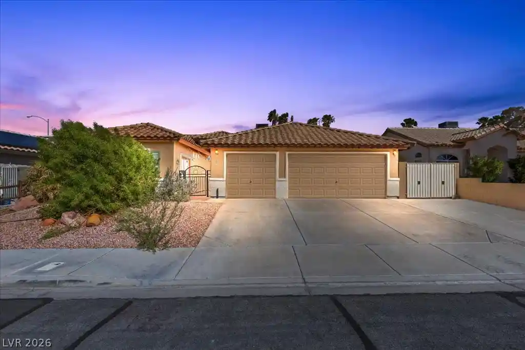 Single family home for sale at 120 Ringlore Dr, Henderson, NV 89015 | MLS# 2820134