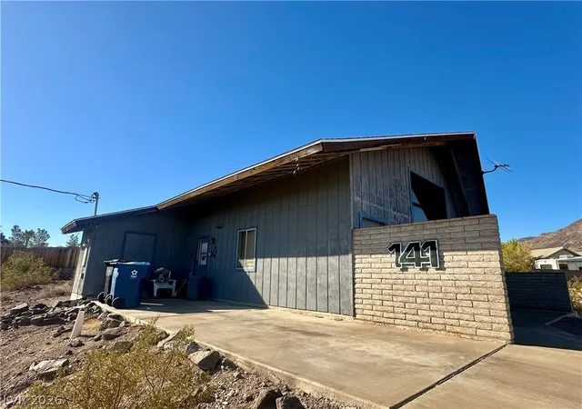 Photo 2 of Sale Pending at 141 W Country Clb Dr, Henderson, NV 89015 | MLS# 2820427 | Listing updated on 2026-10-08