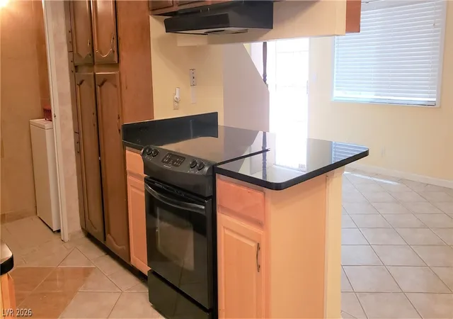 Listing Photo 4 - Condo for sale in building located at 5156 Gray Ln, Las Vegas, NV 89119 - Unit #A