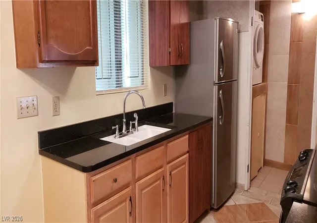 Listing Photo 5 - Condo for sale in building located at 5156 Gray Ln, Las Vegas, NV 89119 - Unit #A