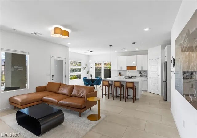Photo 3 of Sale Pending at 924 Kings Cliff Ln, Las Vegas, NV 89138 | MLS# 2820726 | Listing updated on 2026-09-28