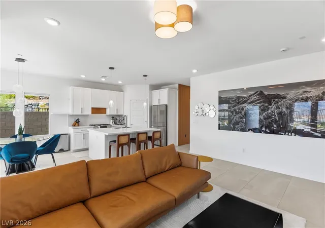 Photo 3 of Sale Pending at 924 Kings Cliff Ln, Las Vegas, NV 89138 | MLS# 2820726 | Listing updated on 2026-09-28