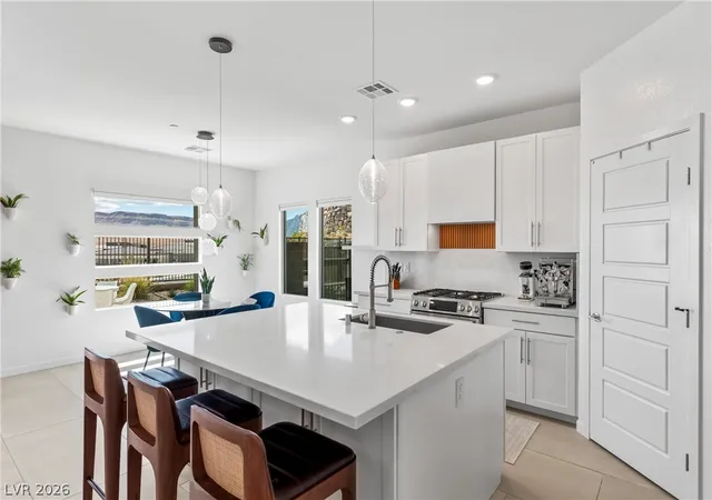 Photo 4 of Sale Pending at 924 Kings Cliff Ln, Las Vegas, NV 89138 | MLS# 2820726 | Listing updated on 2026-09-28