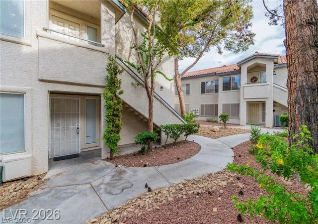 Listing Photo 2 - Condo for sale in building located at 3135 Key Largo Dr, Las Vegas, NV 89120 - Unit #204