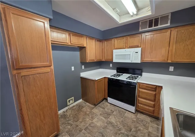 Listing Photo 4 - Condo for sale in building located at 3135 Key Largo Dr, Las Vegas, NV 89120 - Unit #204