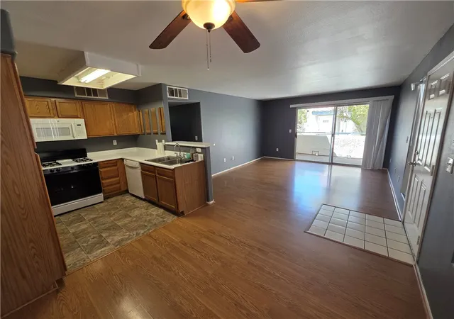 Listing Photo 5 - Condo for sale in building located at 3135 Key Largo Dr, Las Vegas, NV 89120 - Unit #204